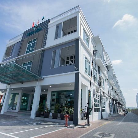 Hotel Adya Express Chenang Pantai Cenang Kültér fotó