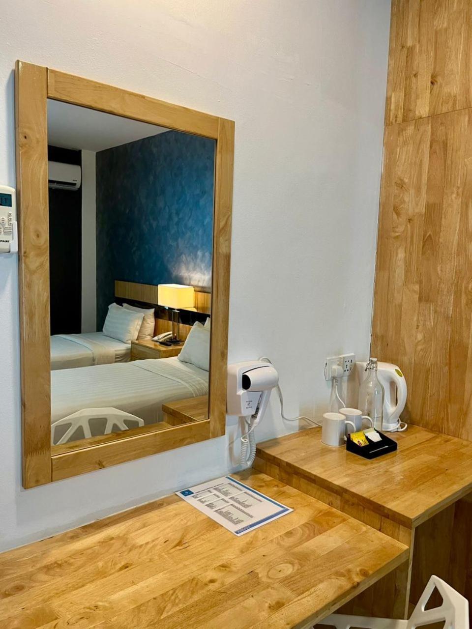 Hotel Adya Express Chenang Pantai Cenang Kültér fotó
