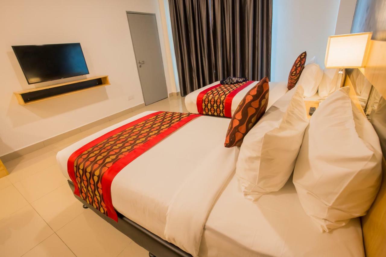 Hotel Adya Express Chenang Pantai Cenang Kültér fotó