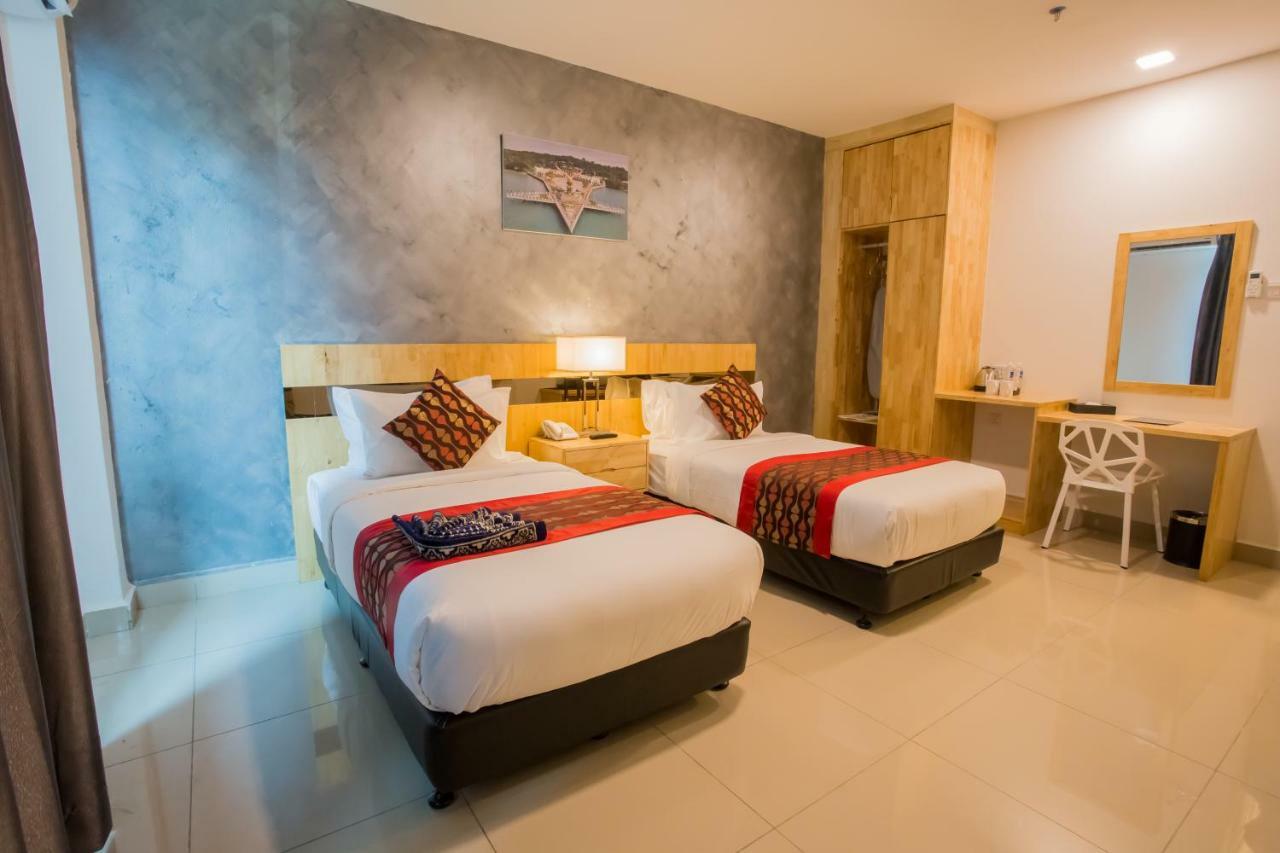 Hotel Adya Express Chenang Pantai Cenang Kültér fotó
