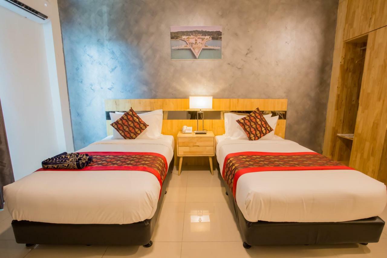 Hotel Adya Express Chenang Pantai Cenang Kültér fotó