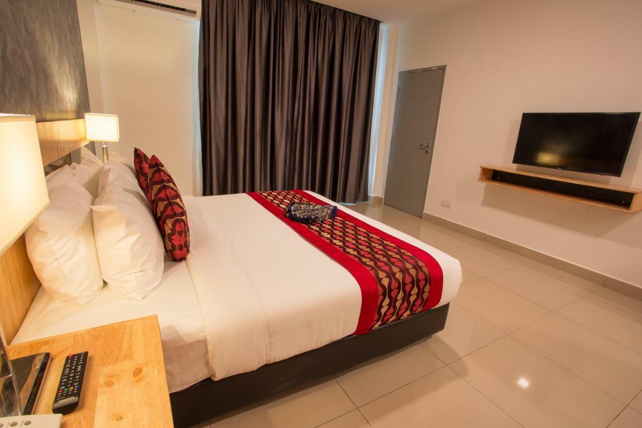 Hotel Adya Express Chenang Pantai Cenang Kültér fotó