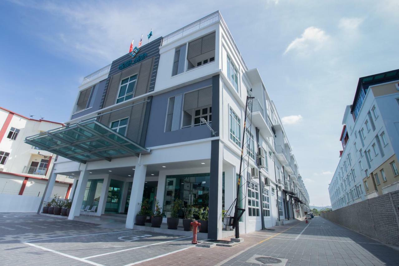 Hotel Adya Express Chenang Pantai Cenang Kültér fotó