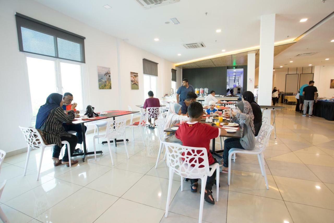 Hotel Adya Express Chenang Pantai Cenang Kültér fotó